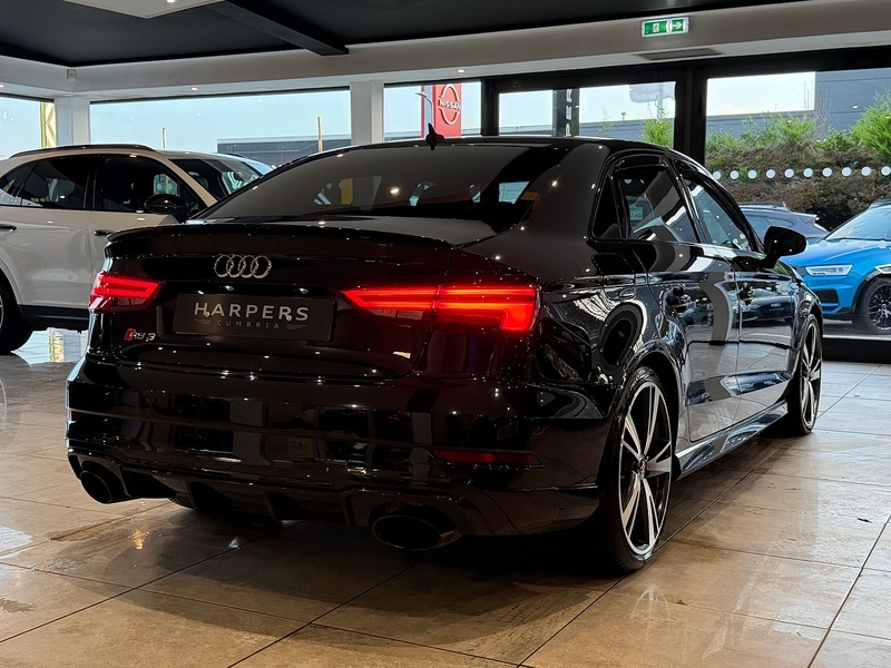 Audi RS3 2.5 TFSI Saloon 4dr Petrol S Tronic quattro Euro 6 (s/s) (400 ps) 2.5 4dr Saloon Automatic Petrol - U5996