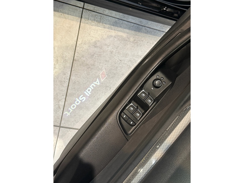 Audi RS3 2.5 TFSI Saloon 4dr Petrol S Tronic quattro Euro 6 (s/s) (400 ps) 2.5 4dr Saloon Automatic Petrol - U5996