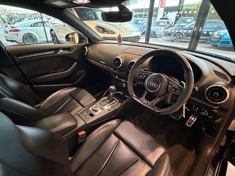 Audi RS3 2.5 TFSI Saloon 4dr Petrol S Tronic quattro Euro 6 (s/s) (400 ps) 2.5 4dr Saloon Automatic Petrol - U5996