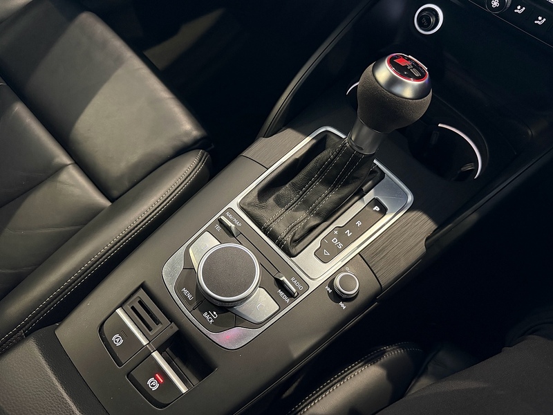 Audi RS3 2.5 TFSI Saloon 4dr Petrol S Tronic quattro Euro 6 (s/s) (400 ps) 2.5 4dr Saloon Automatic Petrol - U5996