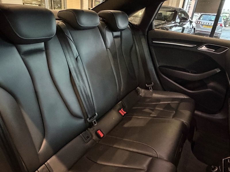 Audi RS3 2.5 TFSI Saloon 4dr Petrol S Tronic quattro Euro 6 (s/s) (400 ps) 2.5 4dr Saloon Automatic Petrol - U5996