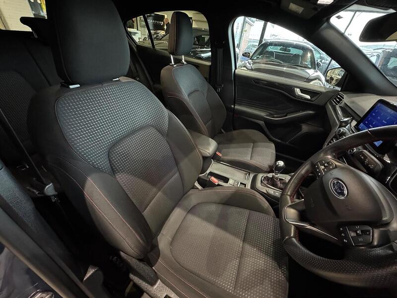 Ford Focus T EcoBoost ST-Line Hatchback 1.0 Manual Petrol - U6040