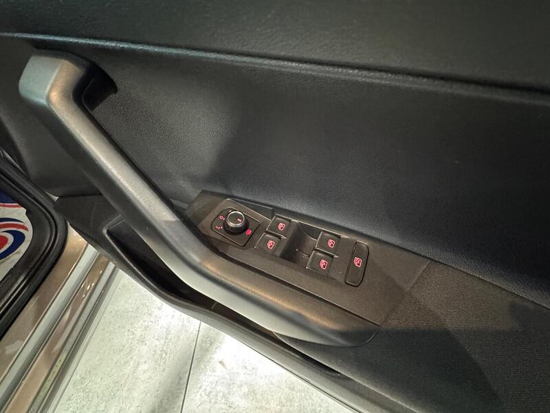 Volkswagen Polo 1.0 TSI SE Hatchback 5dr Petrol Manual Euro 6 (s/s) (95 ps) - U6055