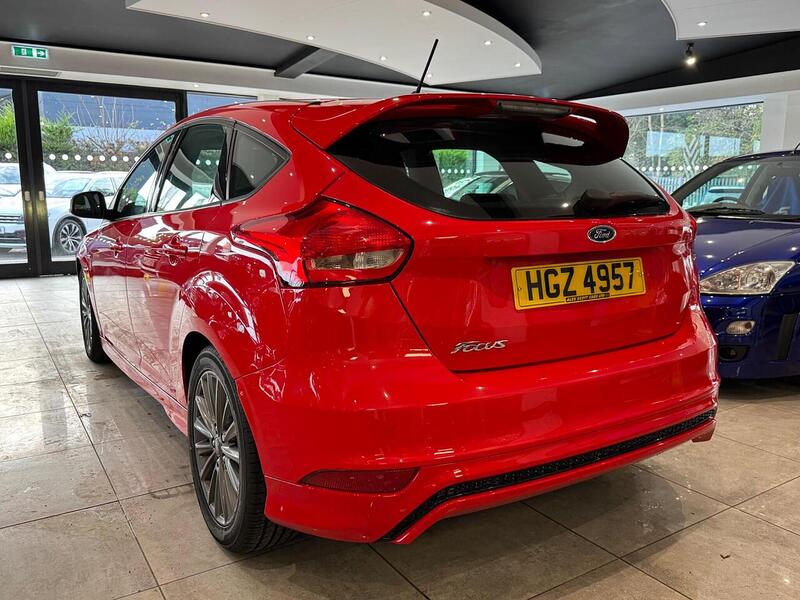 Ford Focus 1.5 TDCi ST-Line Hatchback 5dr Diesel Manual Euro 6 (s/s) (120 ps) - U6060
