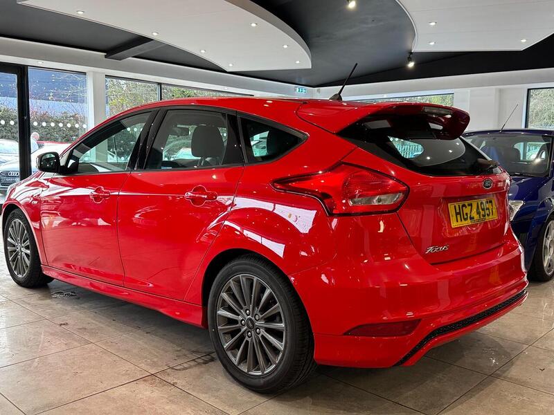 Ford Focus 1.5 TDCi ST-Line Hatchback 5dr Diesel Manual Euro 6 (s/s) (120 ps) - U6060