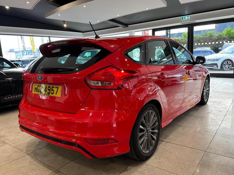 Ford Focus 1.5 TDCi ST-Line Hatchback 5dr Diesel Manual Euro 6 (s/s) (120 ps) - U6060