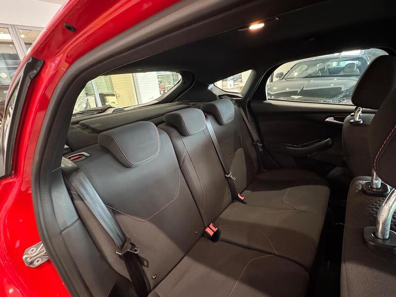 Ford Focus 1.5 TDCi ST-Line Hatchback 5dr Diesel Manual Euro 6 (s/s) (120 ps) - U6060