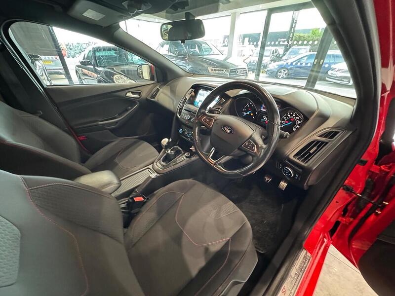 Ford Focus 1.5 TDCi ST-Line Hatchback 5dr Diesel Manual Euro 6 (s/s) (120 ps) - U6060