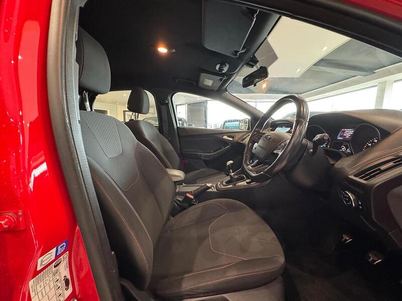 Ford Focus 1.5 TDCi ST-Line Hatchback 5dr Diesel Manual Euro 6 (s/s) (120 ps) - U6060