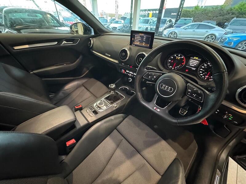 Audi A3 1.5 TFSI CoD Black Edition Sportback 5dr Petrol Manual Euro 6 (s/s) (150 ps) - U6066