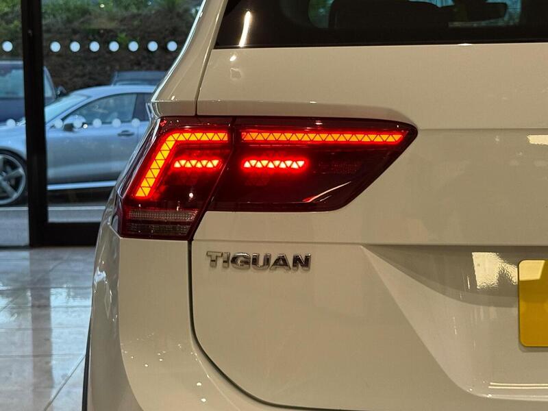 Volkswagen Tiguan 2.0 TDI R-Line SUV 5dr Diesel DSG Euro 6 (s/s) (150 ps) - U6067