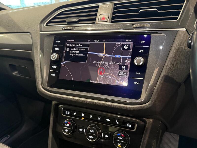 Volkswagen Tiguan 2.0 TDI R-Line SUV 5dr Diesel DSG Euro 6 (s/s) (150 ps) - U6067