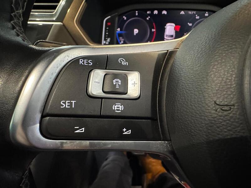 Volkswagen Tiguan 2.0 TDI R-Line Tech SUV 5dr Diesel DSG 4Motion Euro 6 (s/s) (150 ps) - U6068