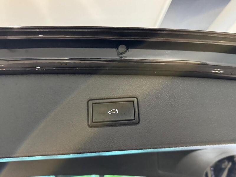 Volkswagen Tiguan 2.0 TDI R-Line Tech SUV 5dr Diesel DSG 4Motion Euro 6 (s/s) (150 ps) - U6068