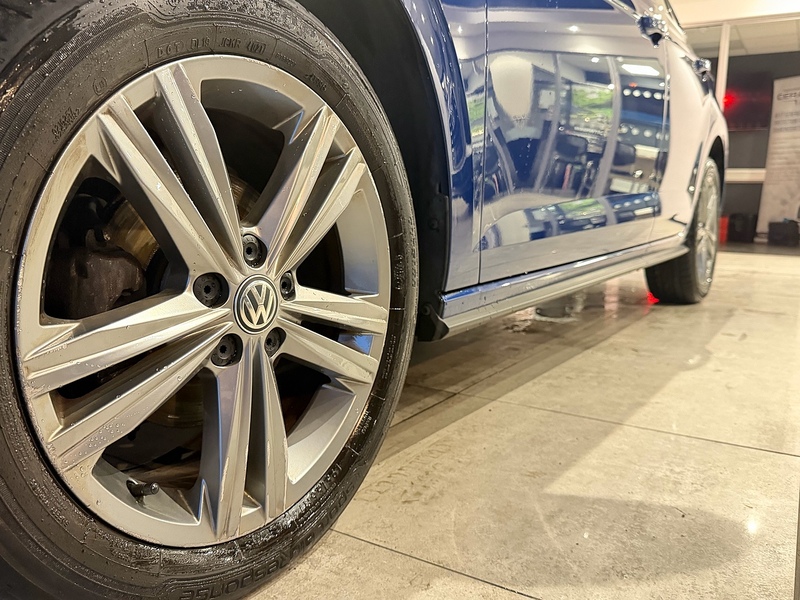 Volkswagen Polo TSI R-Line Hatchback 1.0 Manual Petrol - U6075