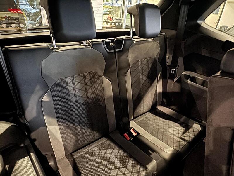 Volkswagen Tiguan Allspace 2.0 TSI R-Line SUV 5dr Petrol DSG 4Motion Euro 6 (s/s) (190 ps) - U6076