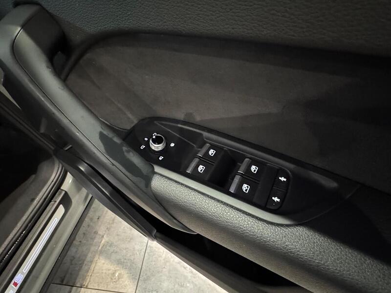 Audi Q5 2.0 TDI 40 S line SUV 5dr Diesel S Tronic quattro Euro 6 (s/s) (204 ps) - U6078