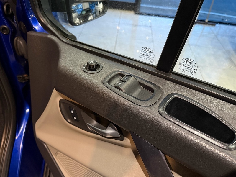 Ford Transit Custom TDCi 290 Limited Combi Van 2.0 Manual Diesel - U6178