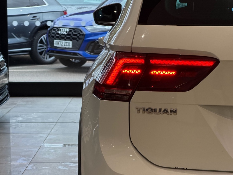 Volkswagen Tiguan 2.0 BiTDI R-Line SUV 5dr Diesel DSG 4Motion Euro 6 (s/s) (240 ps) - U6200