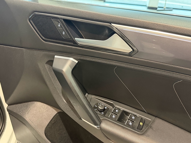 Volkswagen Tiguan 2.0 BiTDI R-Line SUV 5dr Diesel DSG 4Motion Euro 6 (s/s) (240 ps) - U6200