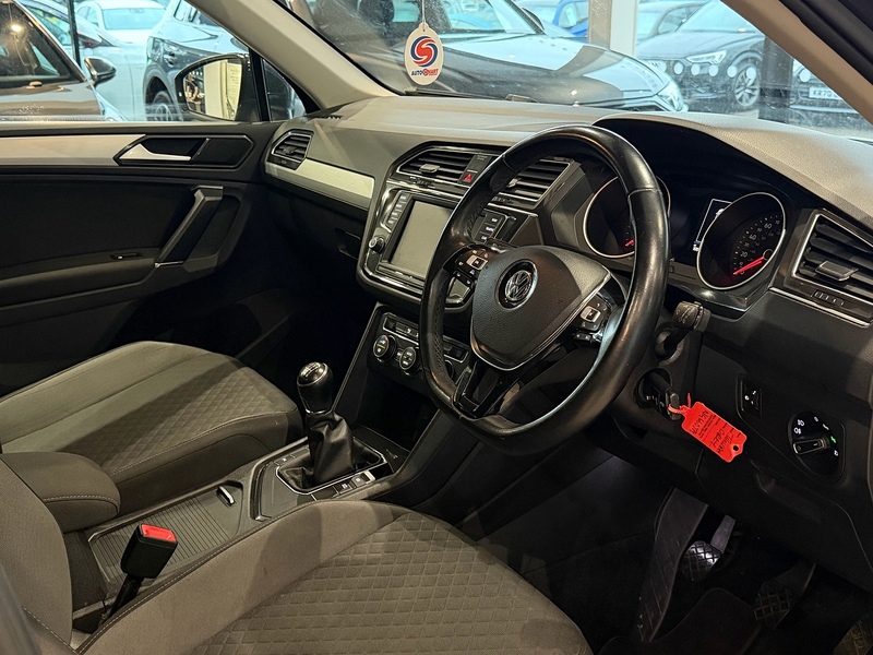 Volkswagen Tiguan TDI BlueMotion Tech SE Navigation SUV 2.0 Manual Diesel - U6213
