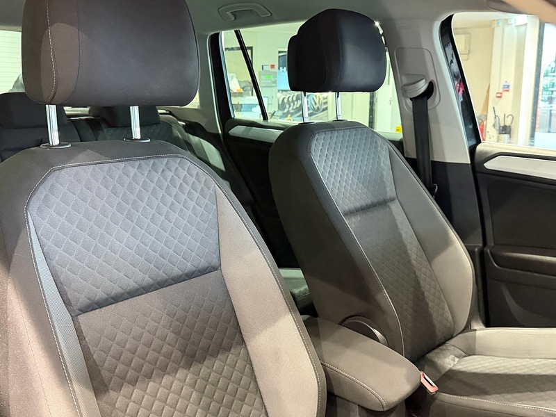 Volkswagen Tiguan TDI BlueMotion Tech SE Navigation SUV 2.0 Manual Diesel - U6213