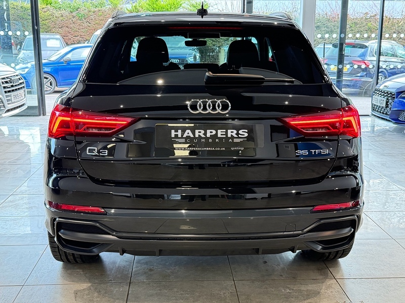 Audi Q3 1.5 TFSI CoD 35 Black Edition SUV 5dr Petrol Manual Euro 6 (s/s) (150 ps) - U6249
