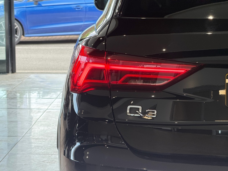 Audi Q3 1.5 TFSI CoD 35 Black Edition SUV 5dr Petrol Manual Euro 6 (s/s) (150 ps) - U6249