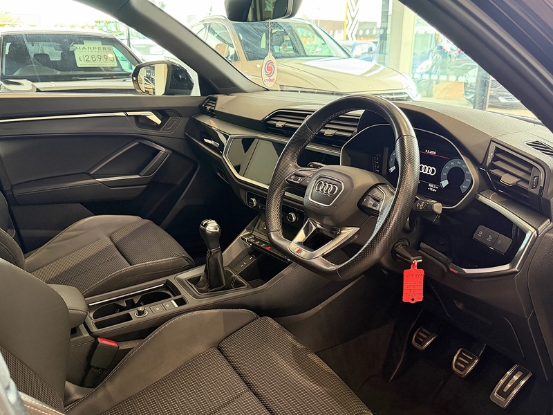 Audi Q3 1.5 TFSI CoD 35 Black Edition SUV 5dr Petrol Manual Euro 6 (s/s) (150 ps) - U6249