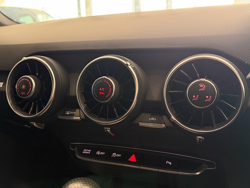 Audi TT 2.0 TFSI 40 Black Edition Coupe 3dr Petrol S Tronic Euro 6 (s/s) (197 ps) - U6273