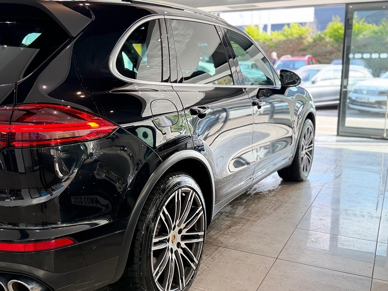 Porsche Cayenne 3.0 TD V6 SUV 5dr Diesel TiptronicS 4WD Euro 6 (s/s) (262 ps) - U6282
