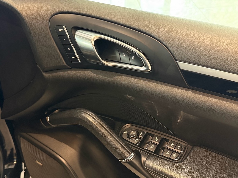 Porsche Cayenne 3.0 TD V6 SUV 5dr Diesel TiptronicS 4WD Euro 6 (s/s) (262 ps) - U6282