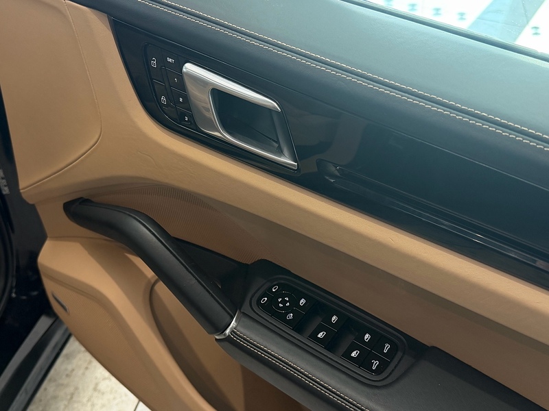 Porsche Cayenne 3.0T V6 SUV 5dr Petrol TiptronicS 4WD Euro 6 (s/s) (340 ps) - U6327