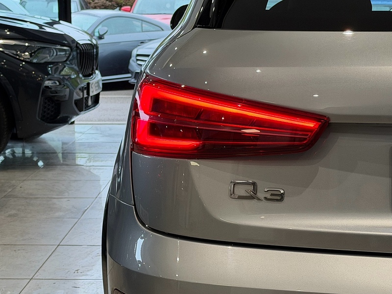 Audi Q3 1.4 TFSI CoD Black Edition SUV 5dr Petrol Manual Euro 6 (s/s) (150 ps) - U6348
