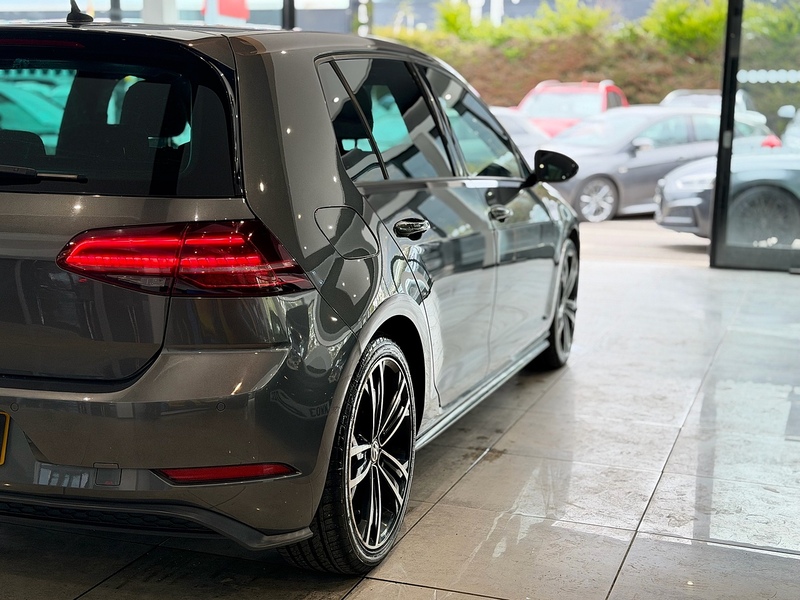 Volkswagen Golf 2.0 TDI BlueMotion Tech GTD Hatchback 5dr Diesel Manual Euro 6 (s/s) (184 ps) - U6360
