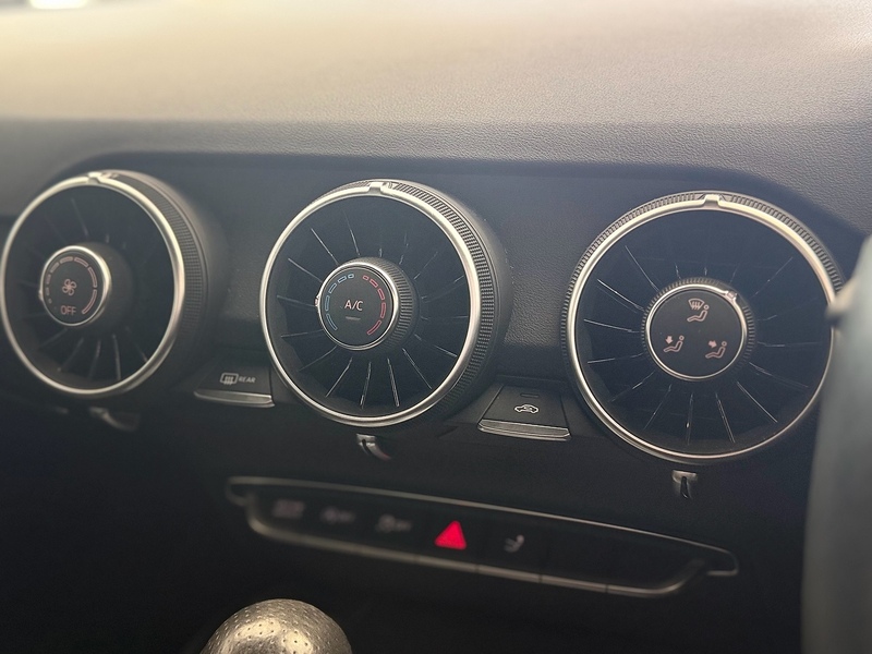 Audi TT 2.0 TFSI 40 S line Coupe 3dr Petrol S Tronic Euro 6 (s/s) (197 ps) - U6363