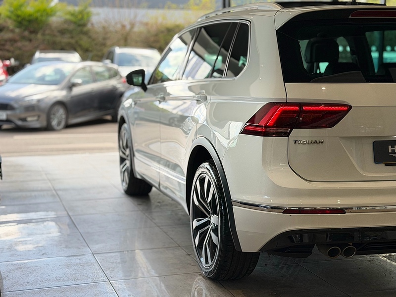 Volkswagen Tiguan 2.0 TDI BlueMotion Tech R-Line SUV 5dr Diesel Manual Euro 6 (s/s) (150 ps) - U6364