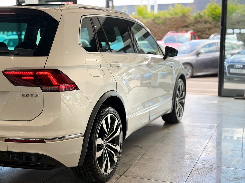 Volkswagen Tiguan 2.0 TDI BlueMotion Tech R-Line SUV 5dr Diesel Manual Euro 6 (s/s) (150 ps) - U6364