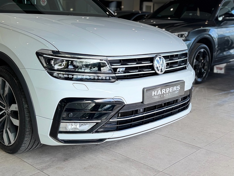 Volkswagen Tiguan 2.0 TDI BlueMotion Tech R-Line SUV 5dr Diesel Manual Euro 6 (s/s) (150 ps) - U6364
