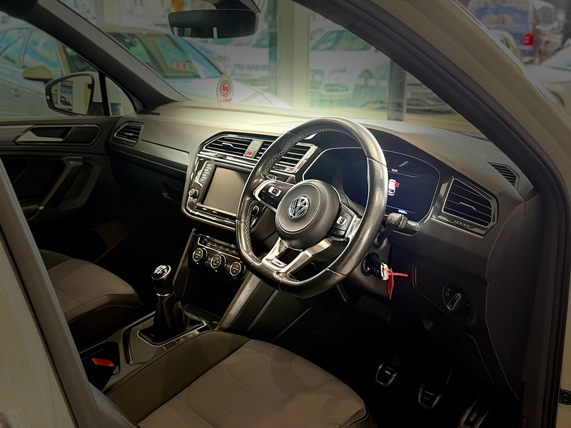 Volkswagen Tiguan 2.0 TDI BlueMotion Tech R-Line SUV 5dr Diesel Manual Euro 6 (s/s) (150 ps) - U6364
