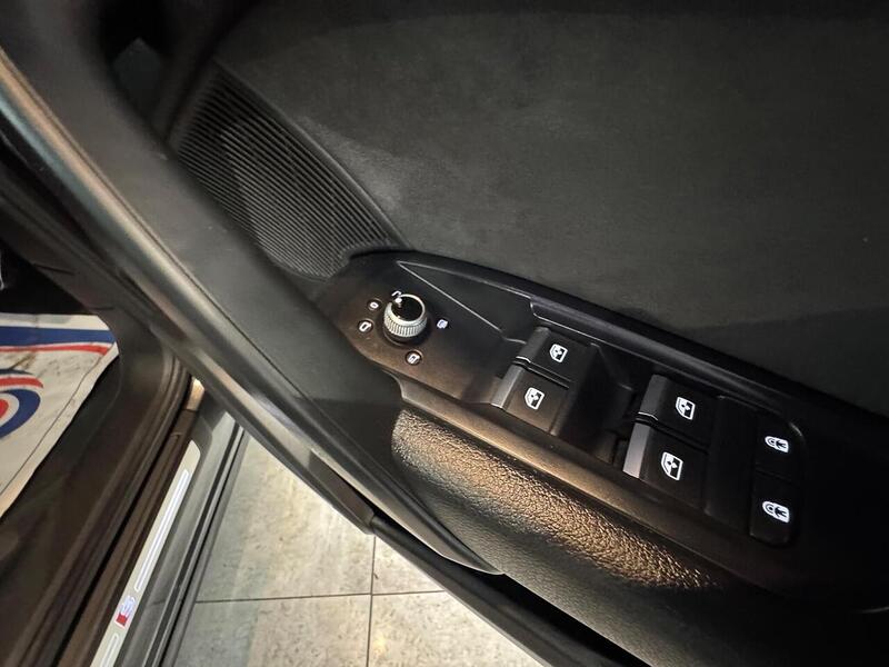Audi Q5 2.0 TDI 40 S line SUV 5dr Diesel S Tronic quattro Euro 6 (s/s) (204 ps) - U6397