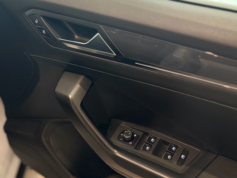 Volkswagen T-Roc TDI R-Line SUV 1.6 Manual Diesel - U6409