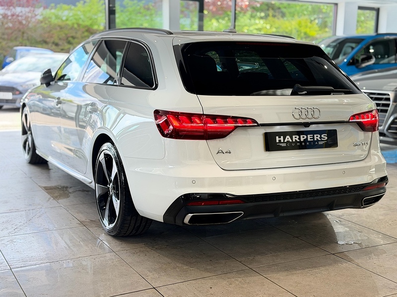 Audi A4 Avant 2.0 TDI 35 Black Edition Estate 5dr Diesel S Tronic Euro 6 (s/s) (163 ps) - U6421