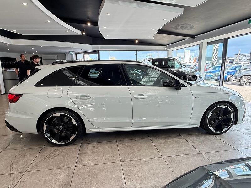 Audi A4 Avant 2.0 TDI 35 Black Edition Estate 5dr Diesel S Tronic Euro 6 (s/s) (163 ps) - U6421