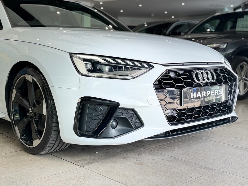 Audi A4 Avant 2.0 TDI 35 Black Edition Estate 5dr Diesel S Tronic Euro 6 (s/s) (163 ps) - U6421