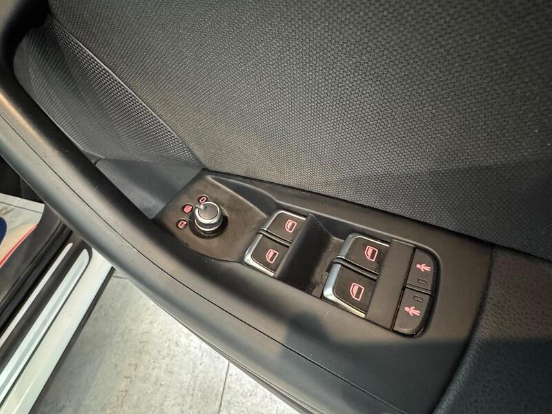 Audi Q3 TDI Sport SUV 2.0 Manual Diesel - U6447