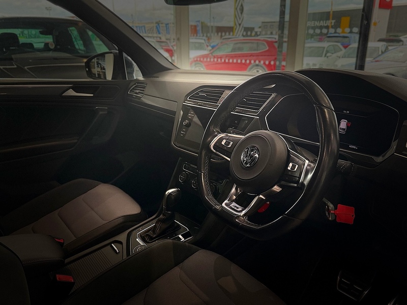 Volkswagen Tiguan 2.0 TDI R-Line SUV 5dr Diesel DSG 4Motion Euro 6 (s/s) (150 ps) - U6448