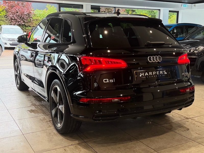 Audi Q5 2.0 TDI 40 Black Edition SUV 5dr Diesel S Tronic quattro Euro 6 (s/s) (190 ps) - U6453