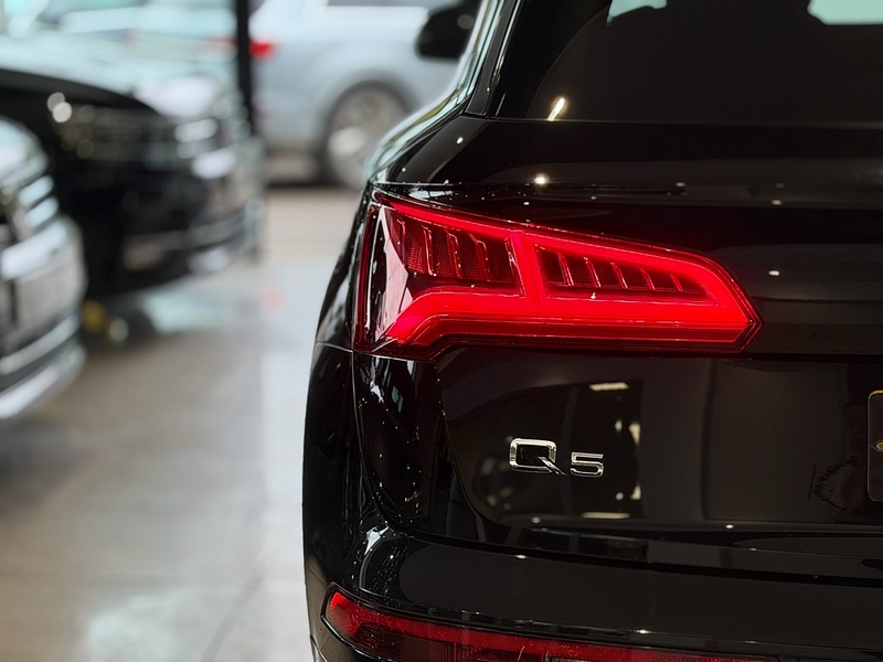Audi Q5 2.0 TDI 40 Black Edition SUV 5dr Diesel S Tronic quattro Euro 6 (s/s) (190 ps) - U6453