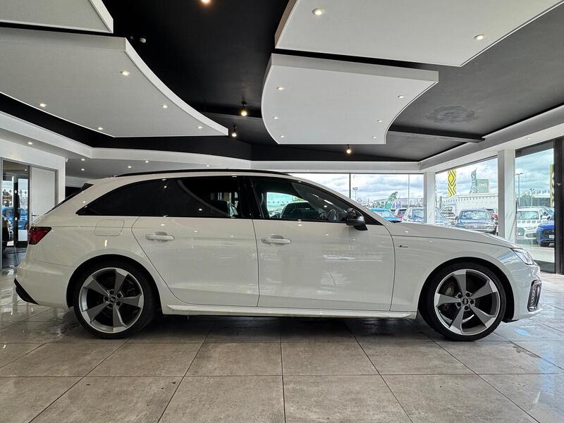 Audi A4 Avant 2.0 TFSI 40 Black Edition Estate 5dr Petrol S Tronic Euro 6 (s/s) (204 ps) - U6493